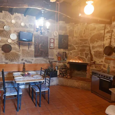 Casa A Escola Сasa de vacaciones Pineiro (Ourense)