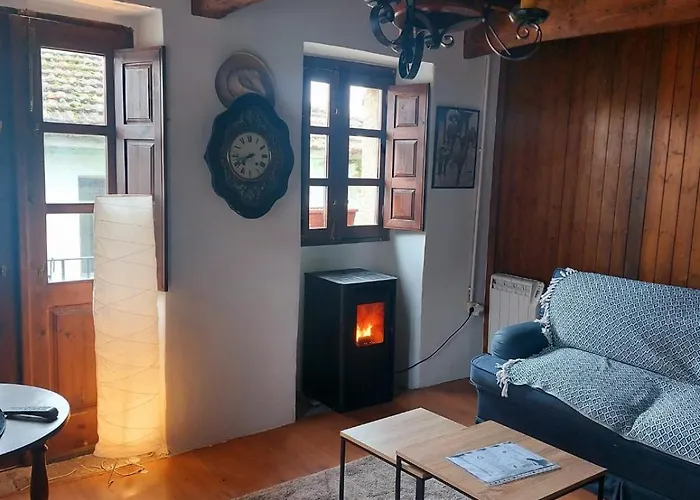 Casa A Escola Pineiro (Ourense)